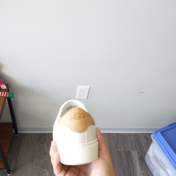 Ugg Women's Cahlvan Sneakers size 7 - Picture 8 of 9